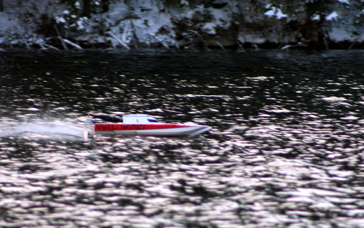 Rc boat deals in snow