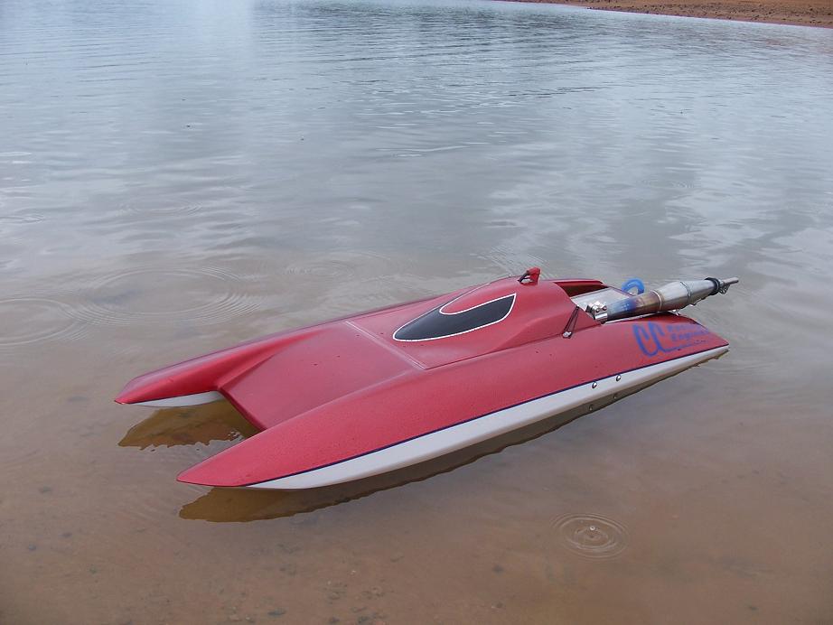 r42 rc boat